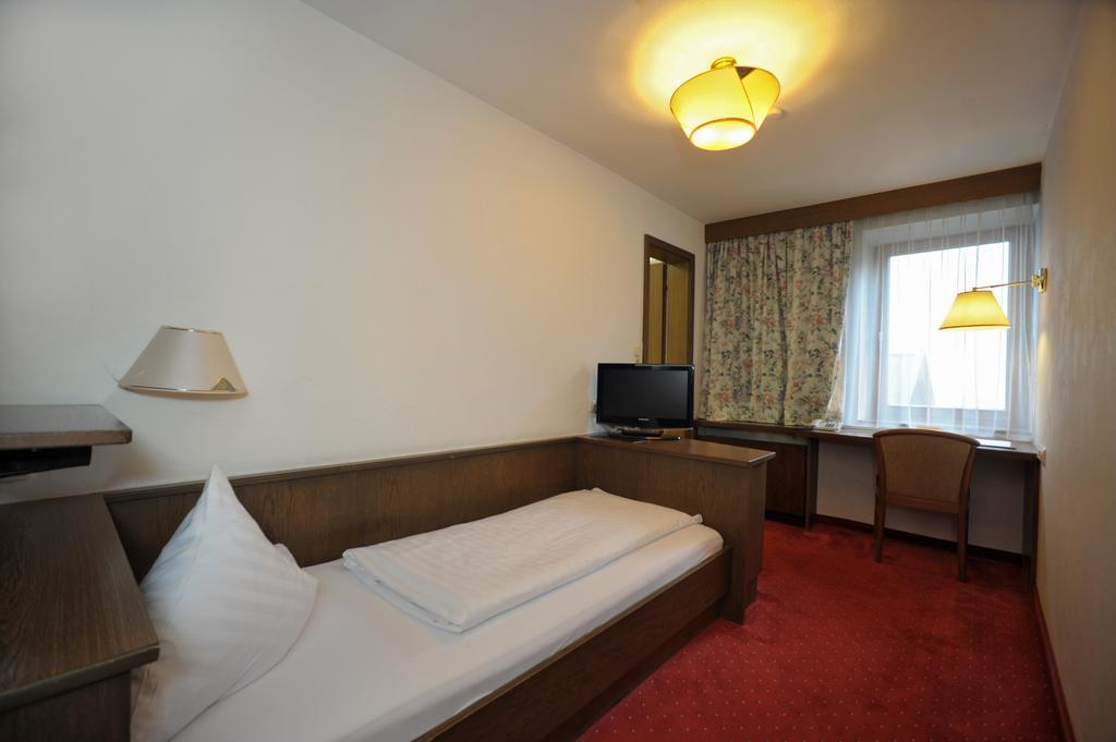 קופשטיין Hotel Goldener Loewe חדר תמונה