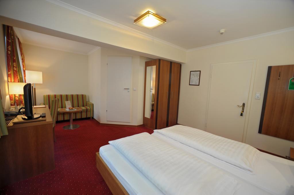 קופשטיין Hotel Goldener Loewe חדר תמונה